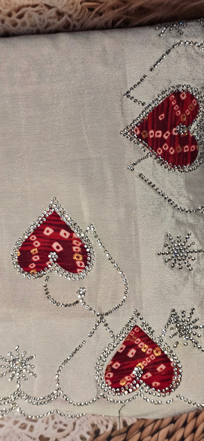 Cream heart pattern saree with bandhej blouse